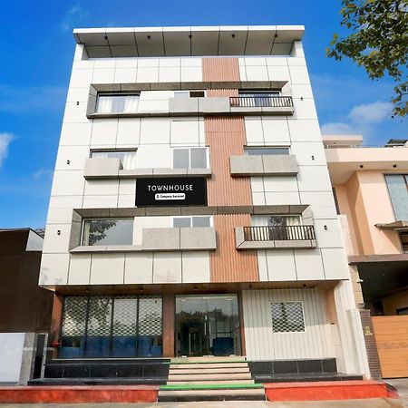 Super Townhouse Taj Nagri Phase 2 Formerly Grand Rivera Tājganj Exteriör bild